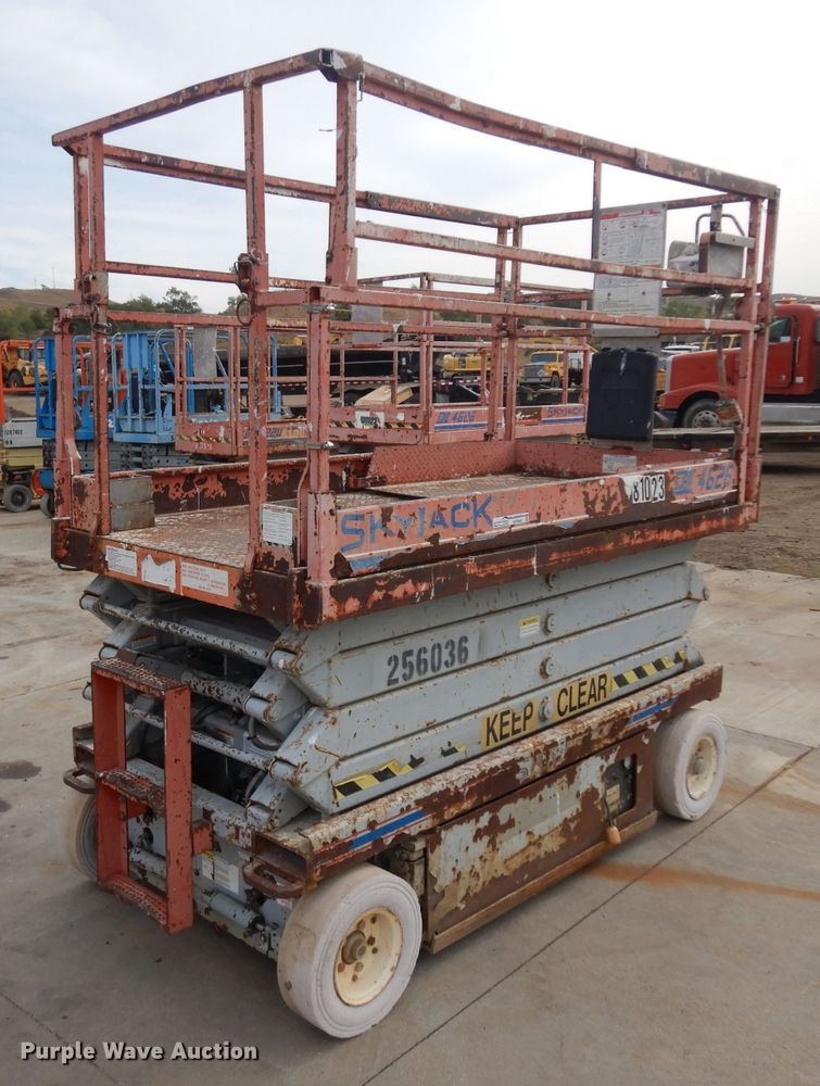 image for item HV9800 2000 Skyjack 4626  scissor lift