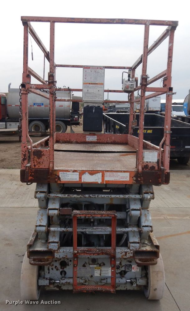 image for item HV9800 2000 Skyjack 4626  scissor lift