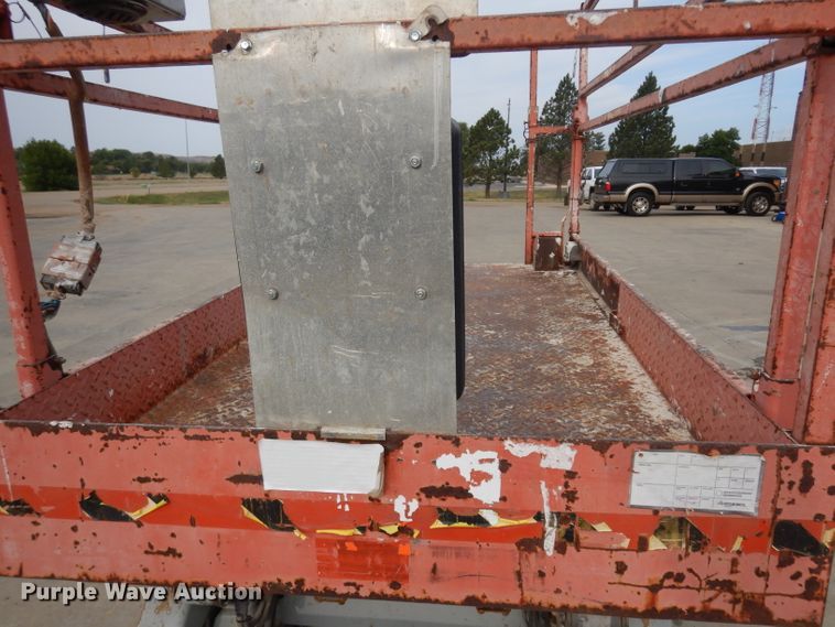 image for item HV9800 2000 Skyjack 4626  scissor lift