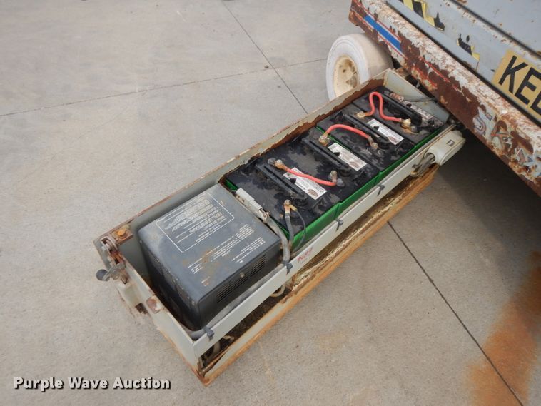 image for item HV9800 2000 Skyjack 4626  scissor lift