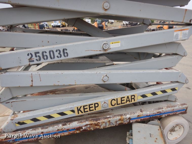 image for item HV9800 2000 Skyjack 4626  scissor lift