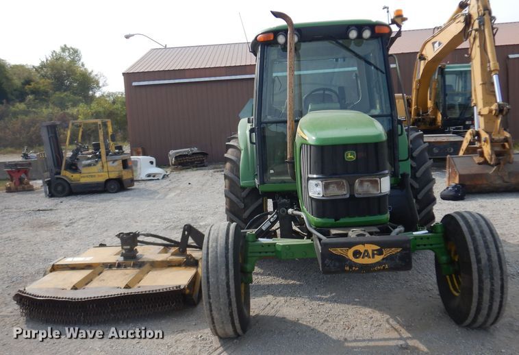 image for item HV9995 2002 John Deere 6420  tractor