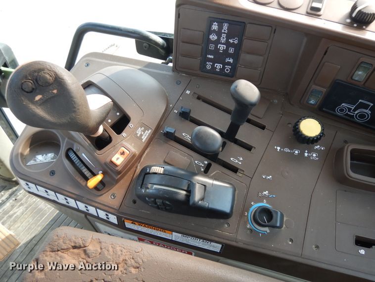 image for item HV9995 2002 John Deere 6420  tractor