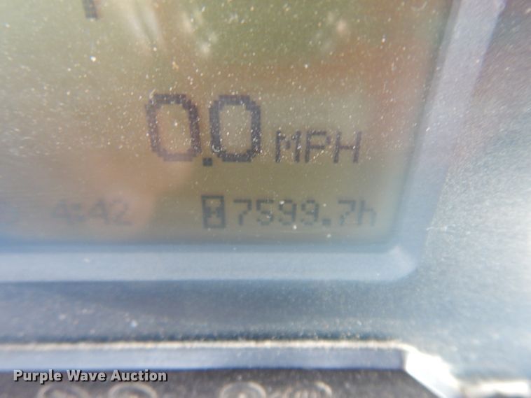 image for item HV9995 2002 John Deere 6420  tractor