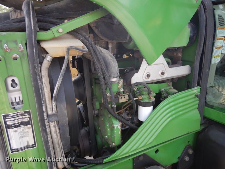 image for item HV9995 2002 John Deere 6420  tractor