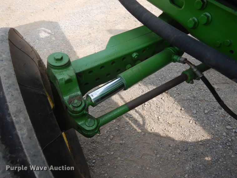 image for item HV9995 2002 John Deere 6420  tractor