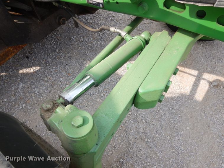 image for item HV9995 2002 John Deere 6420  tractor