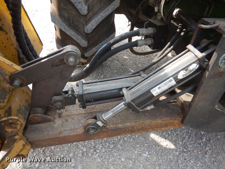 image for item HV9995 2002 John Deere 6420  tractor