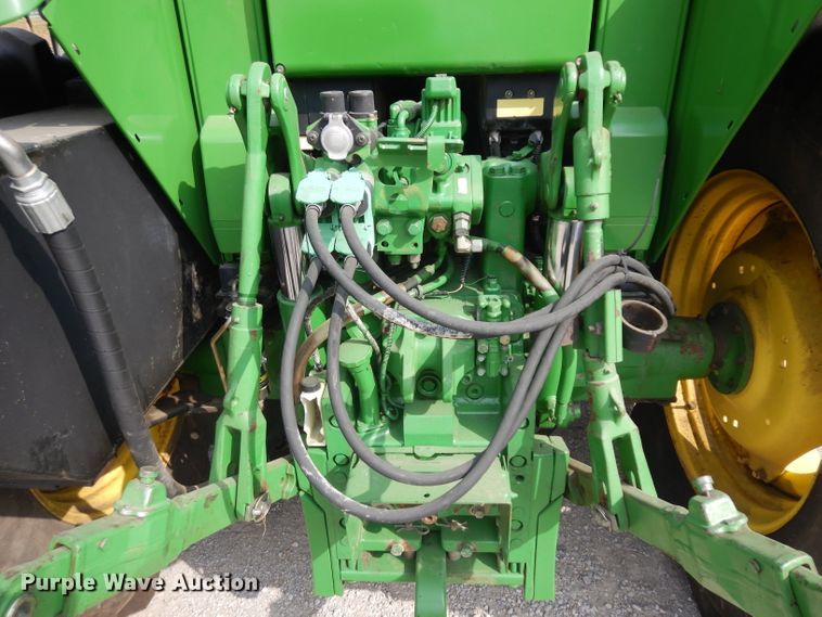 image for item HV9995 2002 John Deere 6420  tractor