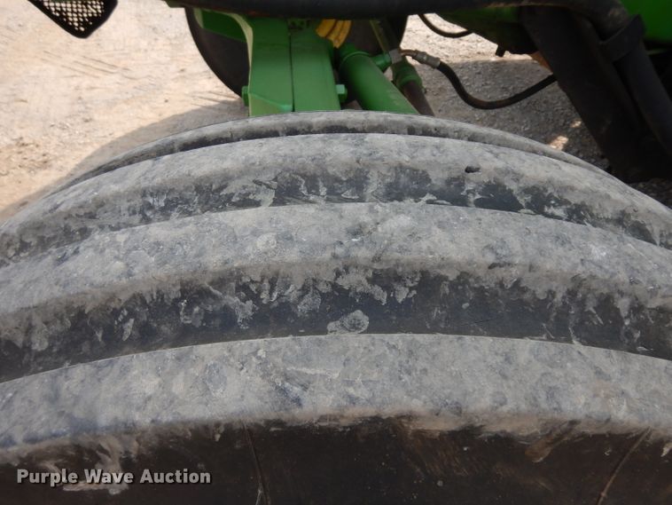 image for item HV9995 2002 John Deere 6420  tractor