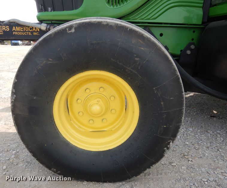 image for item HV9995 2002 John Deere 6420  tractor