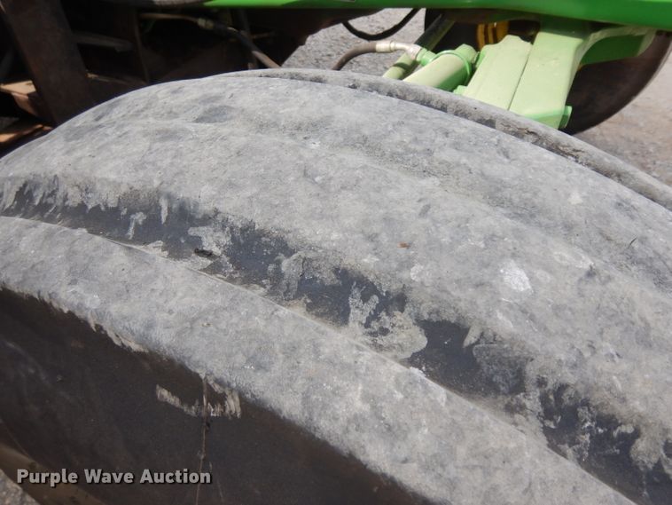 image for item HV9995 2002 John Deere 6420  tractor