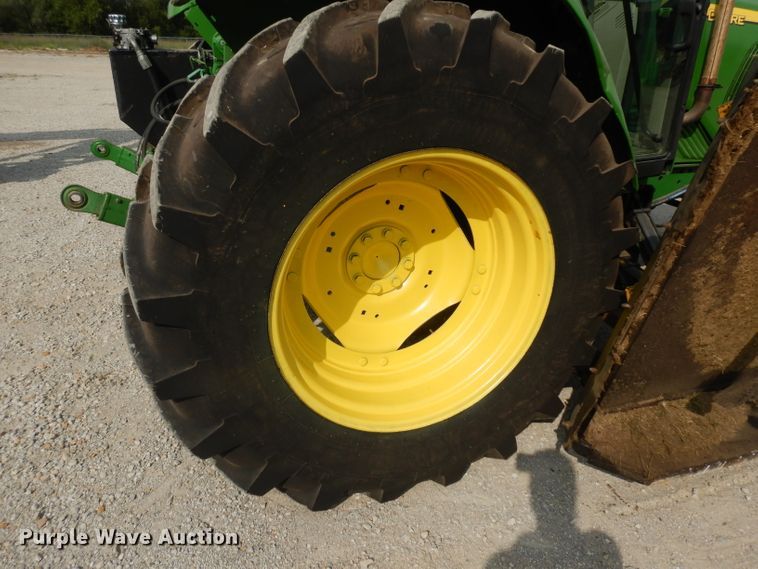 image for item HV9995 2002 John Deere 6420  tractor