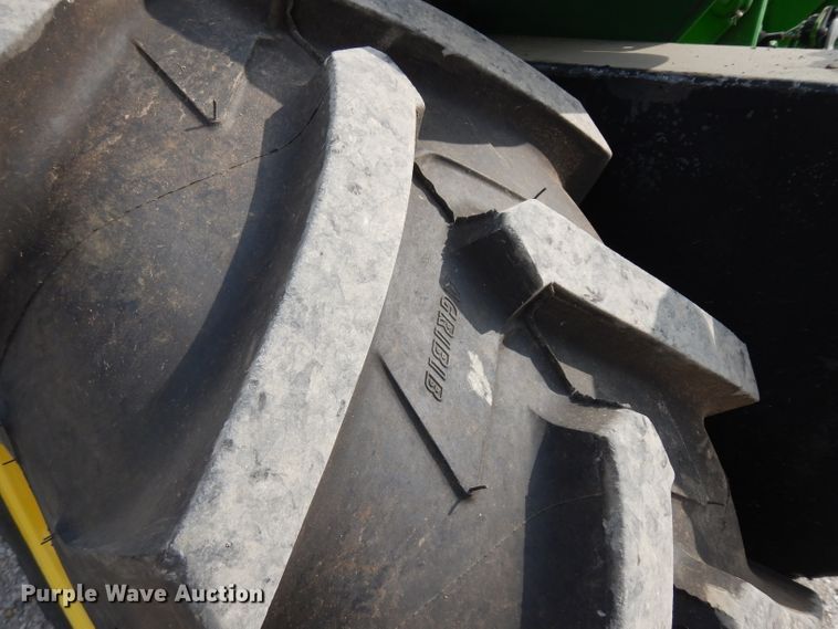 image for item HV9995 2002 John Deere 6420  tractor