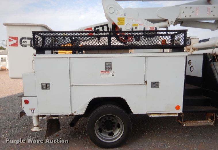 image for item HW9304 2015 Dodge Ram 5500  bucket truck