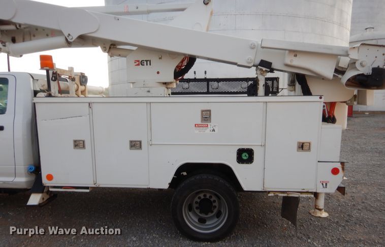 image for item HW9304 2015 Dodge Ram 5500  bucket truck