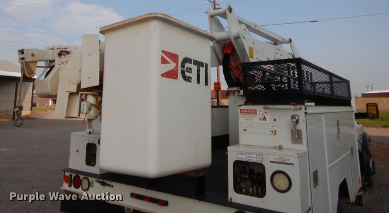 image for item HW9304 2015 Dodge Ram 5500  bucket truck