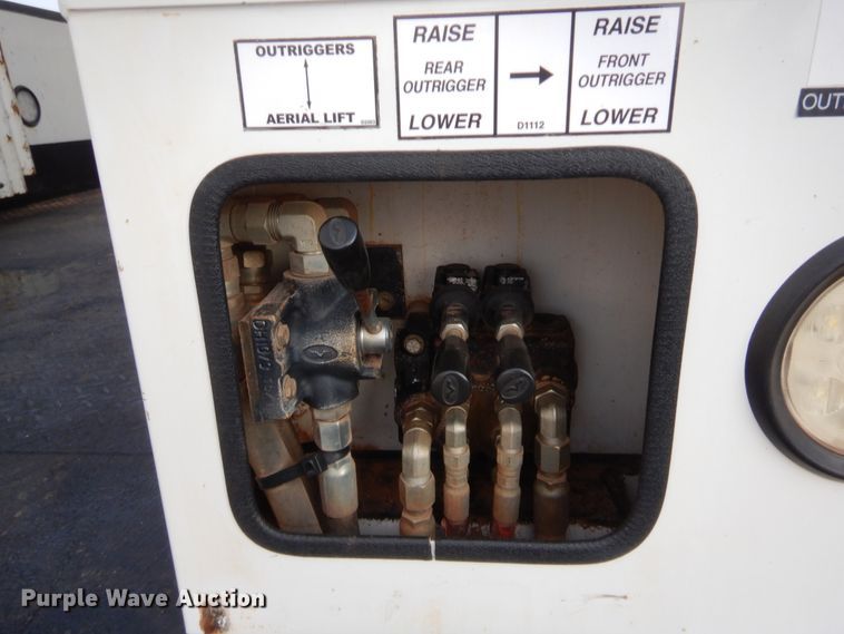 image for item HW9304 2015 Dodge Ram 5500  bucket truck