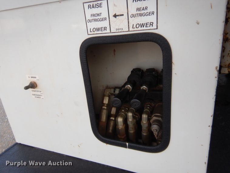 image for item HW9304 2015 Dodge Ram 5500  bucket truck