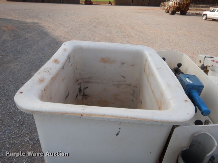 image for item HW9304 2015 Dodge Ram 5500  bucket truck