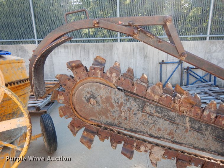 image for item HY9706 2003 Ditch Witch 3700DD  trencher
