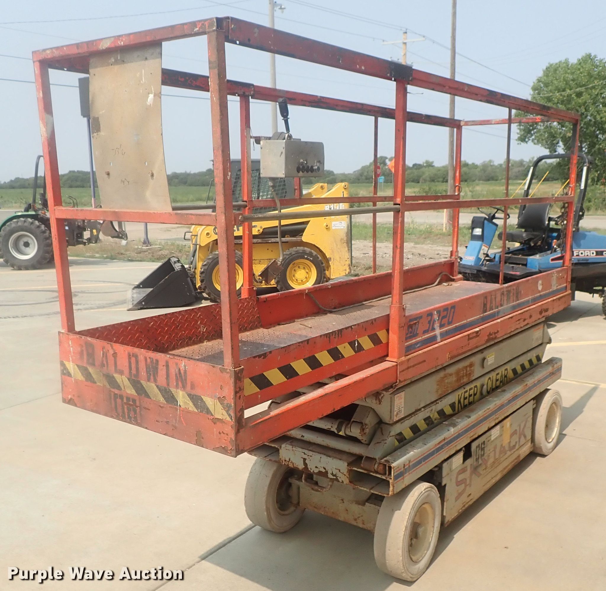 Skyjack SJIII 3220 scissor lift in Park City, KS | Item DE0770 sold