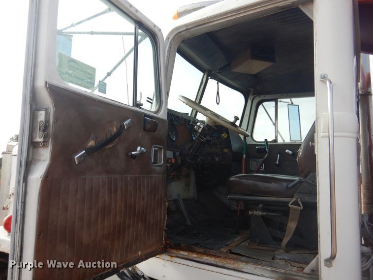 image for item DD0323 1981 Autocar  winch truck