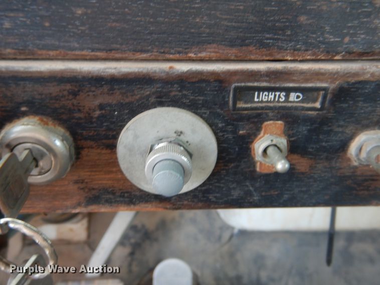 image for item DD0323 1981 Autocar  winch truck