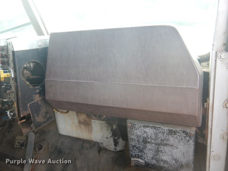 image for item DD0323 1981 Autocar  winch truck