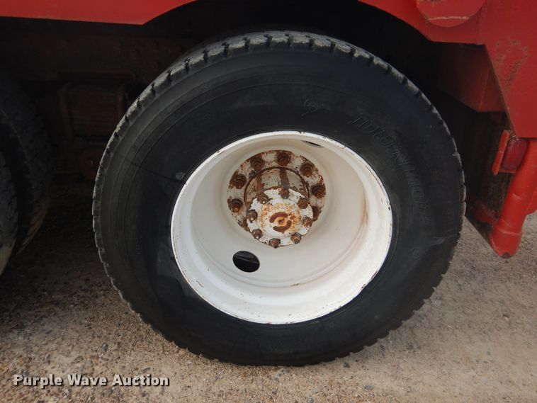 image for item DD0323 1981 Autocar  winch truck