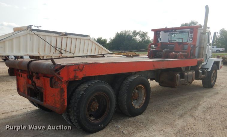 image for item DD0324 1979 International F5070  winch truck