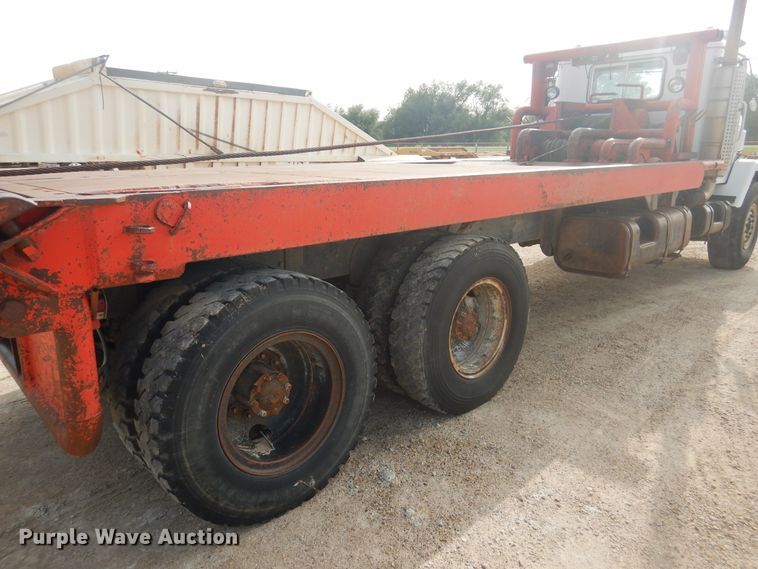 image for item DD0324 1979 International F5070  winch truck