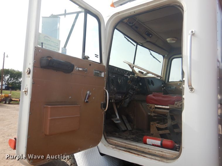 image for item DD0324 1979 International F5070  winch truck