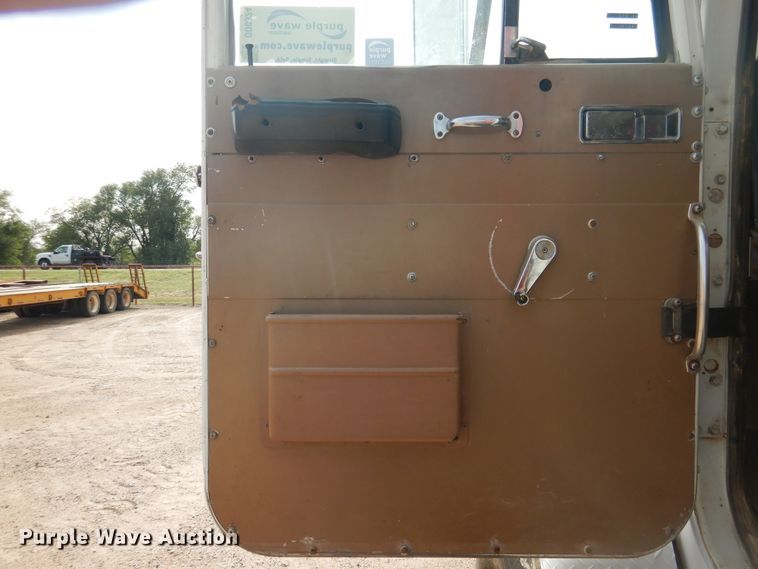 image for item DD0324 1979 International F5070  winch truck