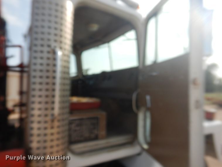 image for item DD0324 1979 International F5070  winch truck