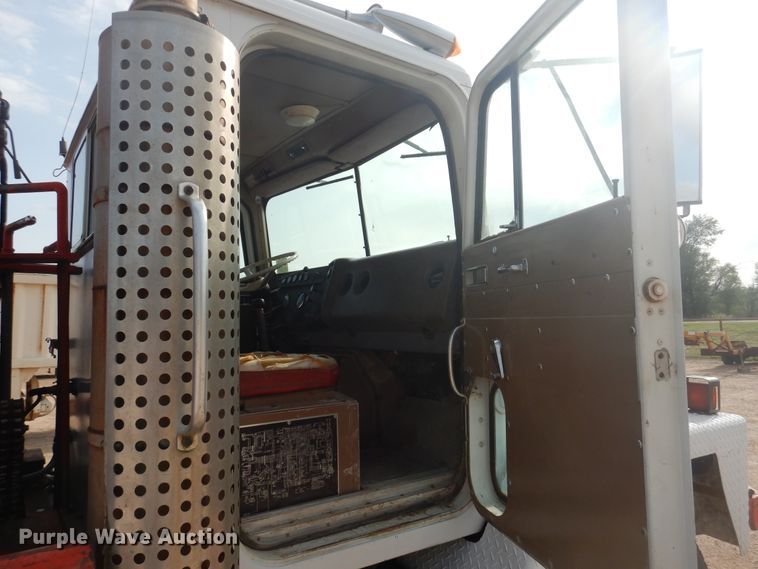 image for item DD0324 1979 International F5070  winch truck