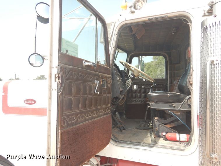 image for item DD0325 1981 Peterbilt 359  winch truck