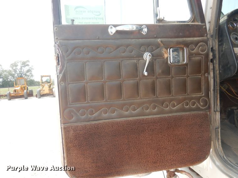 image for item DD0325 1981 Peterbilt 359  winch truck