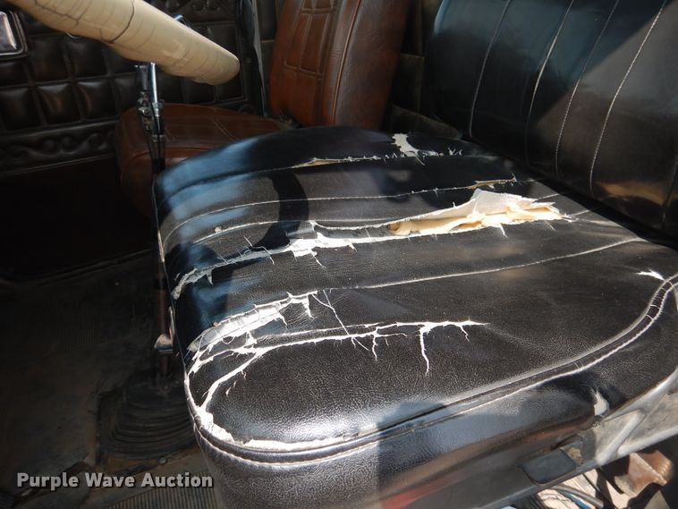 image for item DD0325 1981 Peterbilt 359  winch truck