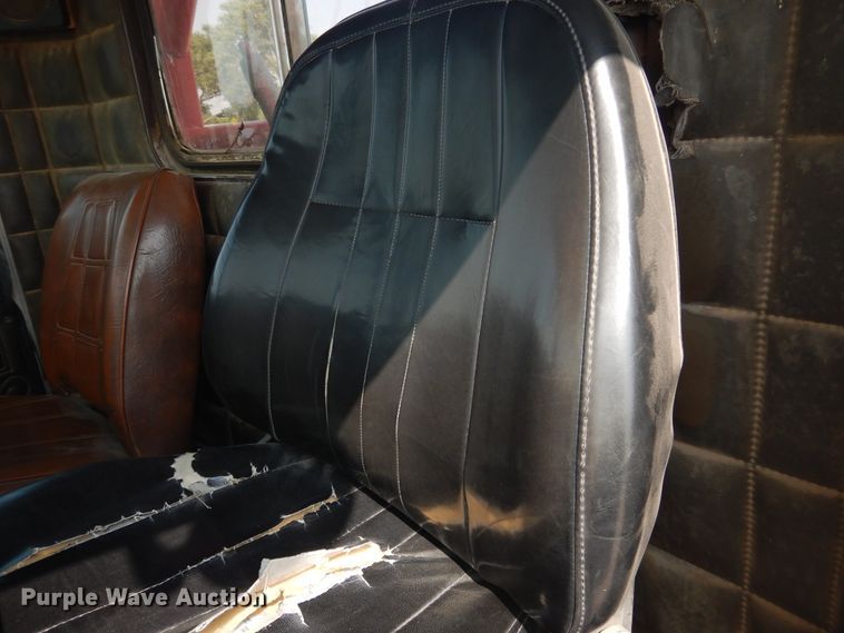 image for item DD0325 1981 Peterbilt 359  winch truck