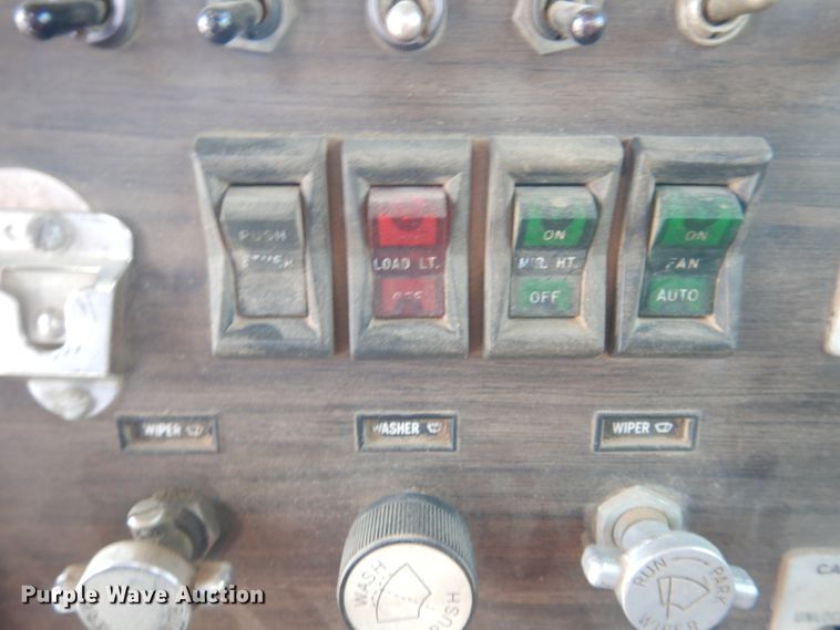 image for item DD0325 1981 Peterbilt 359  winch truck