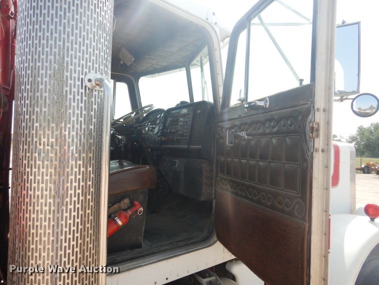 image for item DD0325 1981 Peterbilt 359  winch truck