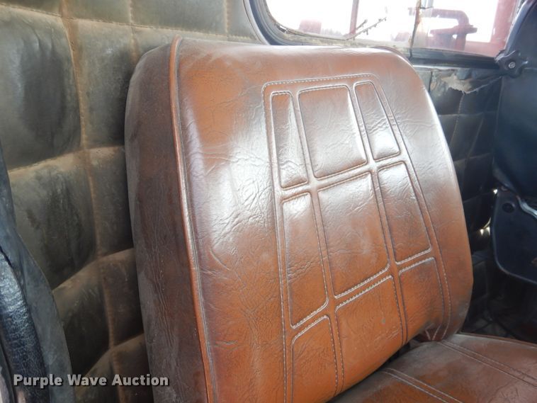 image for item DD0325 1981 Peterbilt 359  winch truck