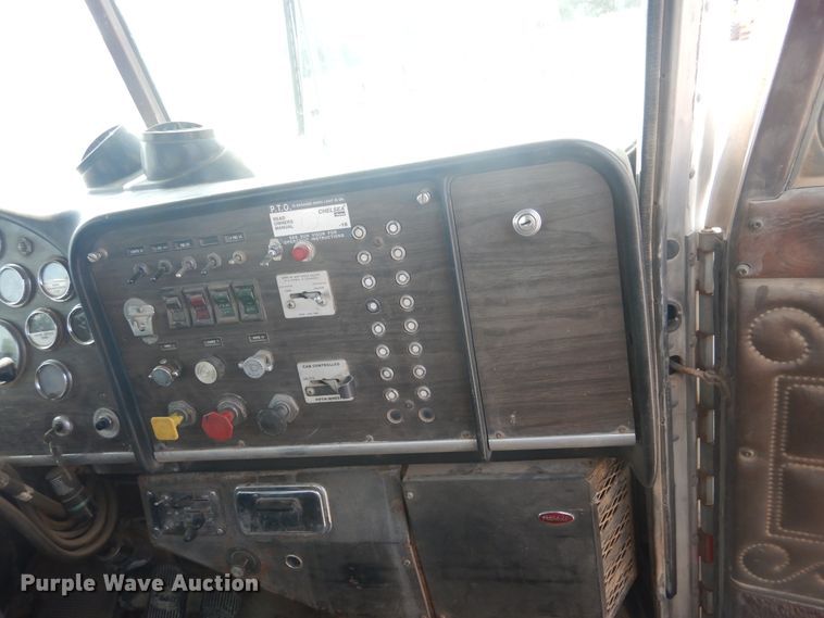 image for item DD0325 1981 Peterbilt 359  winch truck