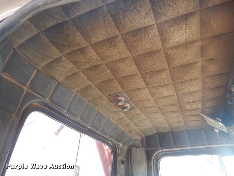 image for item DD0325 1981 Peterbilt 359  winch truck