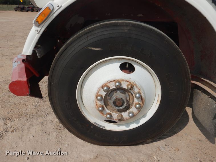 image for item DD0325 1981 Peterbilt 359  winch truck