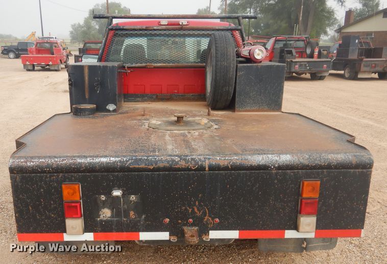 image for item DD0332 2007 Chevrolet Silverado 3500HD  flatbed pickup truck