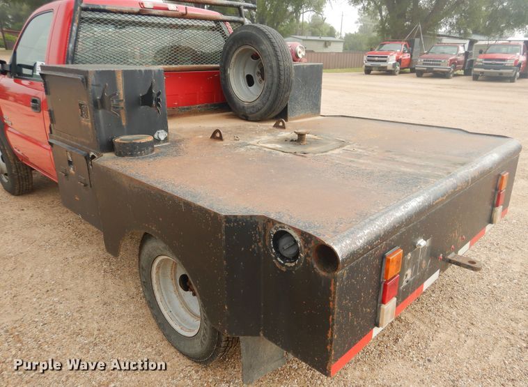 image for item DD0332 2007 Chevrolet Silverado 3500HD  flatbed pickup truck