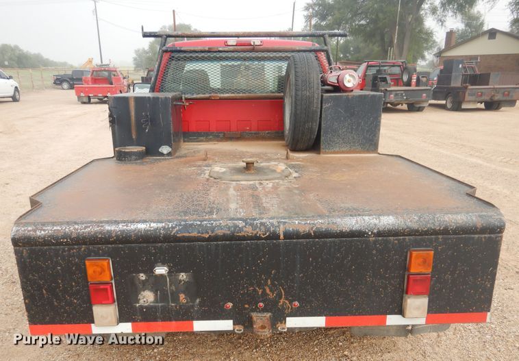 image for item DD0332 2007 Chevrolet Silverado 3500HD  flatbed pickup truck