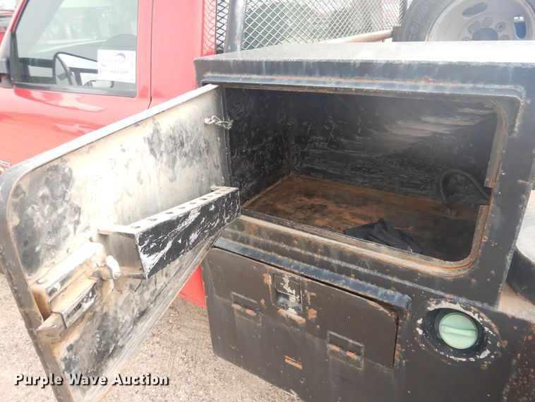 image for item DD0332 2007 Chevrolet Silverado 3500HD  flatbed pickup truck